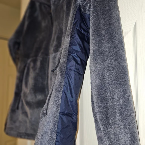 The North Face Women's Plush Gray Teddy Jacket - Picture 3 of 6